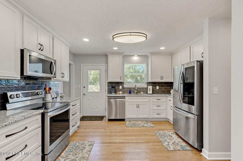 6545 Syringa Ln, Jacksonville, FL 32211