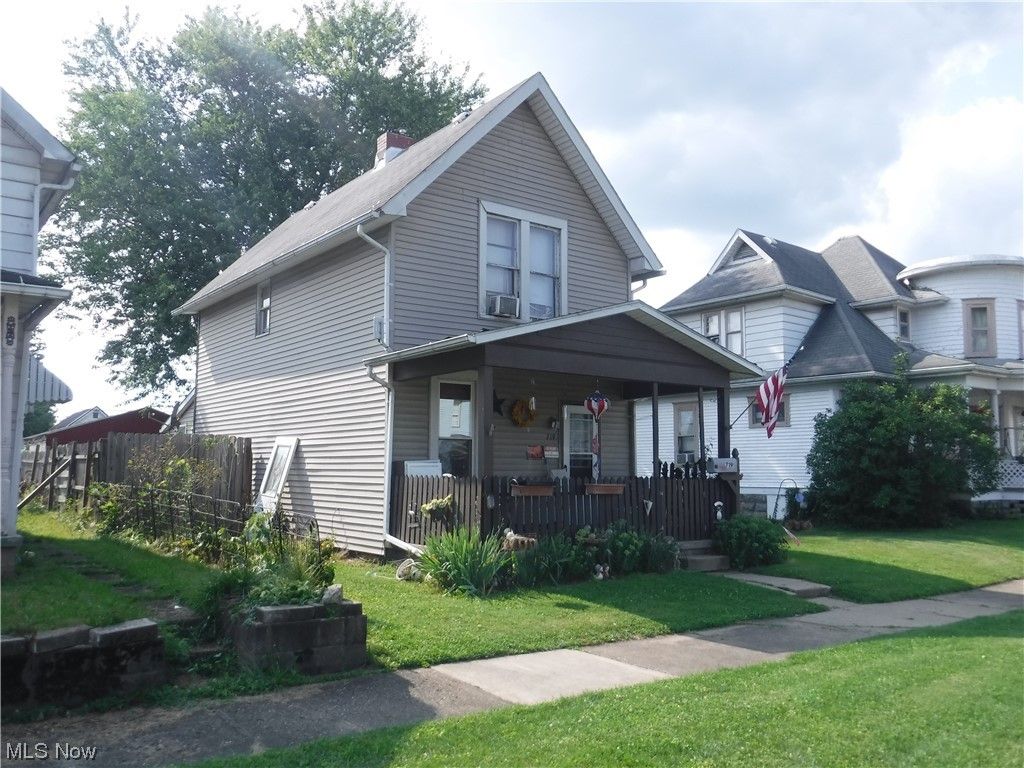 719 S  6th St, Coshocton, OH 43812