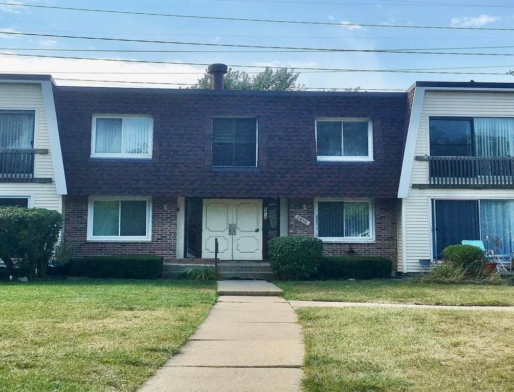 6818 Roberts Dr #5, Woodridge, IL 60517