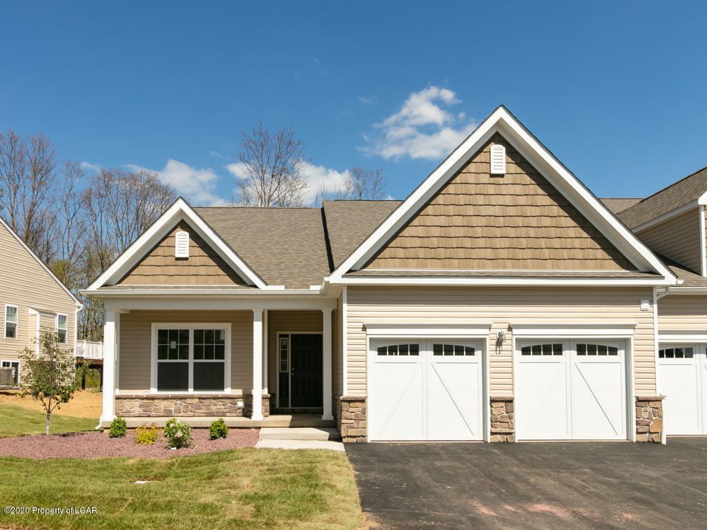 35 Reserve Dr, Drums, PA 18222