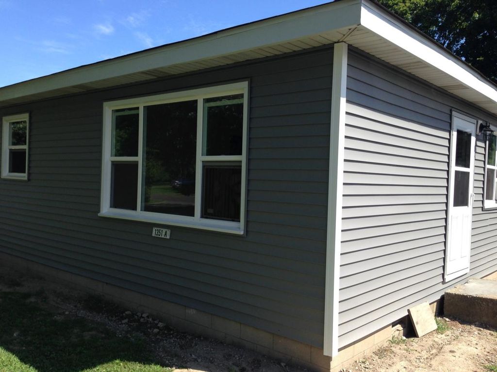 1351 Sunset Ln, Porter, IN 46304