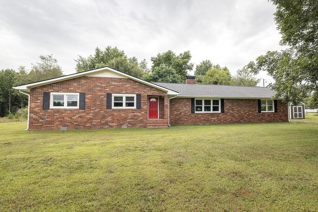 257 Bonds Lake Rd, Danielsville, GA 30633