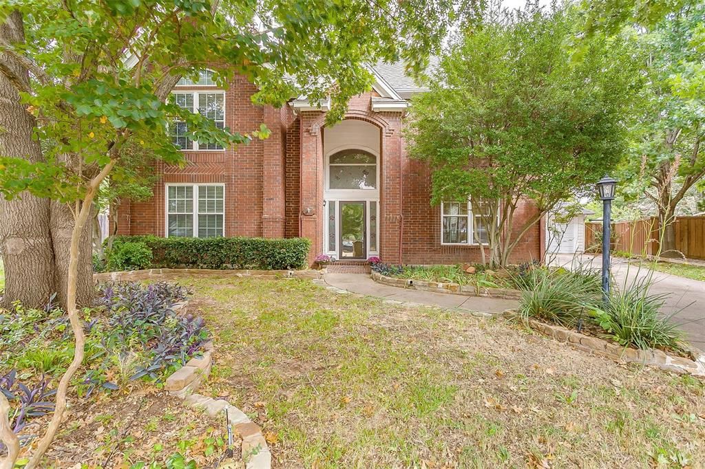 2104 Mikasa Ct, Arlington, TX 76001
