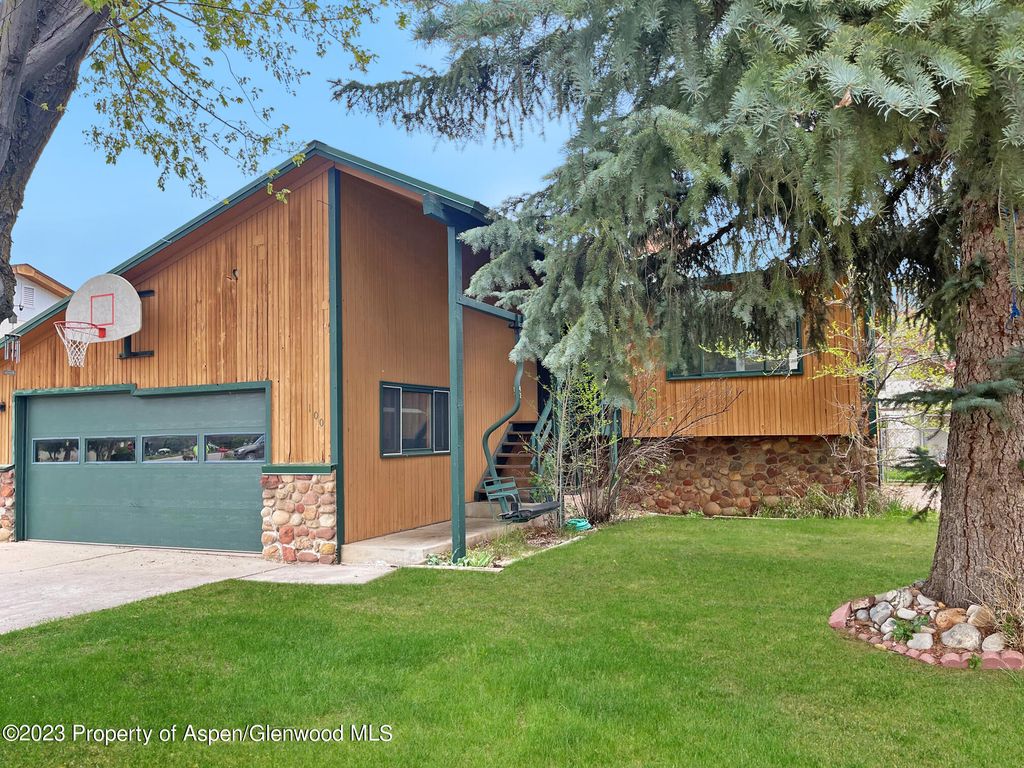 100 Clearwater Rd, Carbondale, CO 81623
