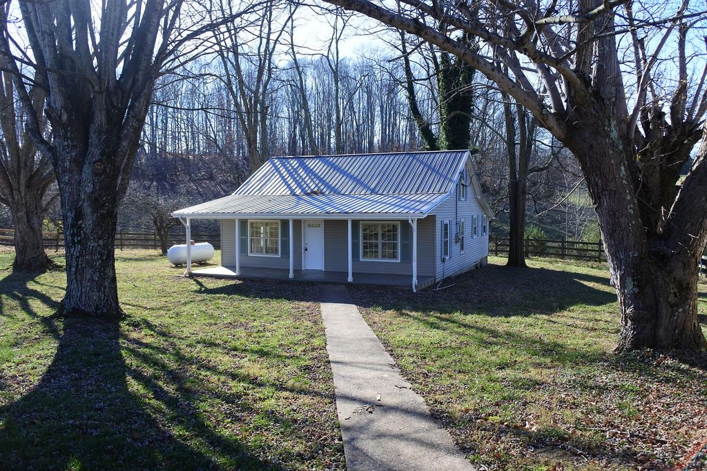 375 Lonesome Valley Rd, Allons, TN 3 Bed, 1 Bath SingleFamily Home