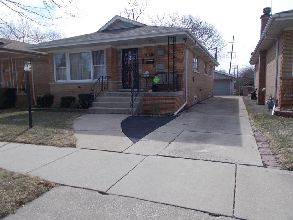 2019 Desplaines St, Blue Island, IL 60406