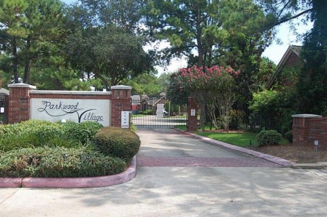 312 Pine Creek Dr, Friendswood, TX 77546