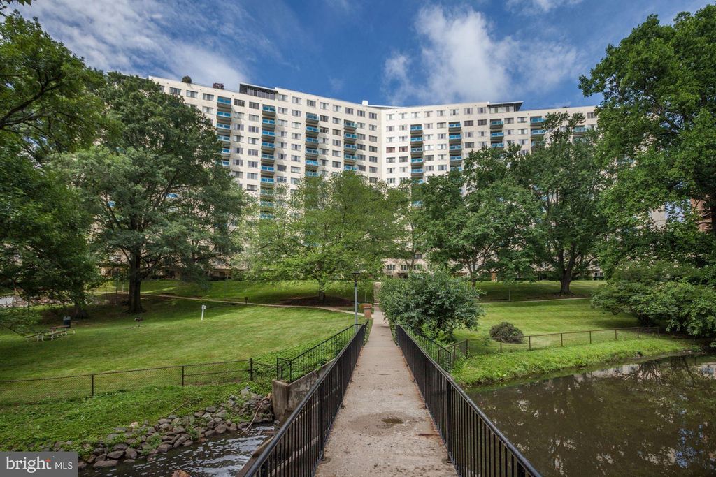 10201 Grosvenor Pl #1528, Rockville, MD 20852