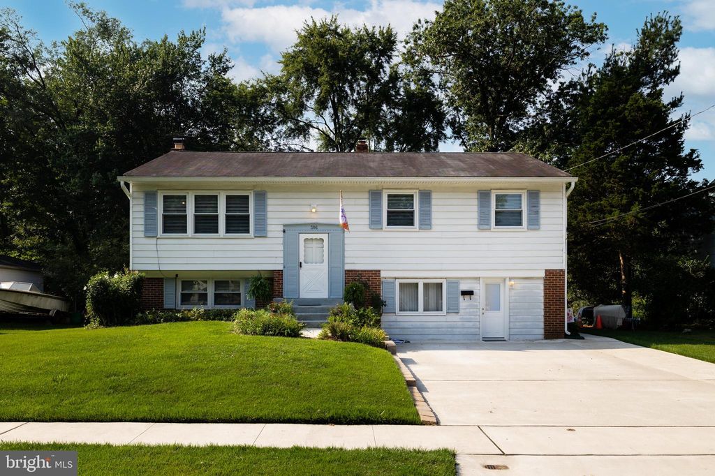 306 Heather Dr, Mount Laurel, NJ 08054