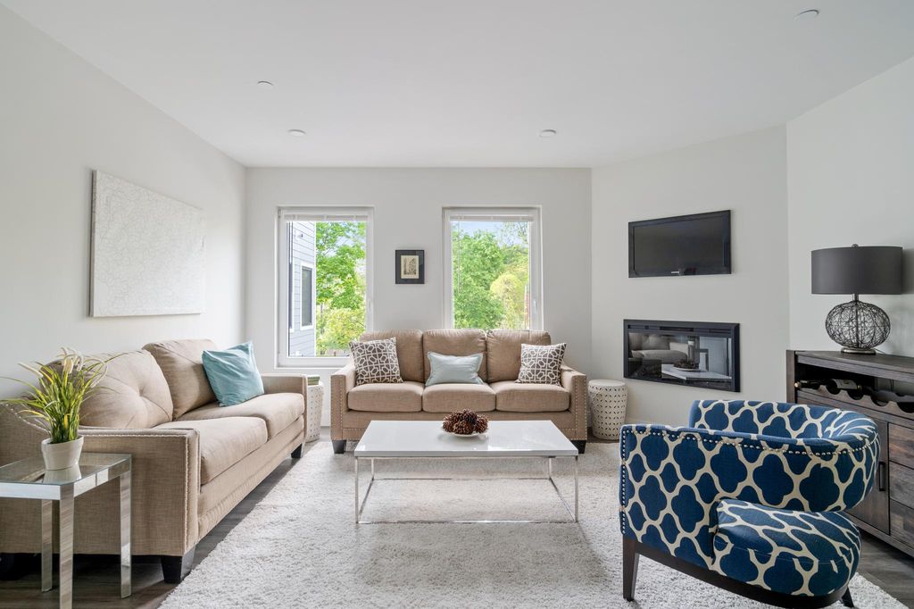 317 Belgrade Ave #20, Roslindale, MA 02131