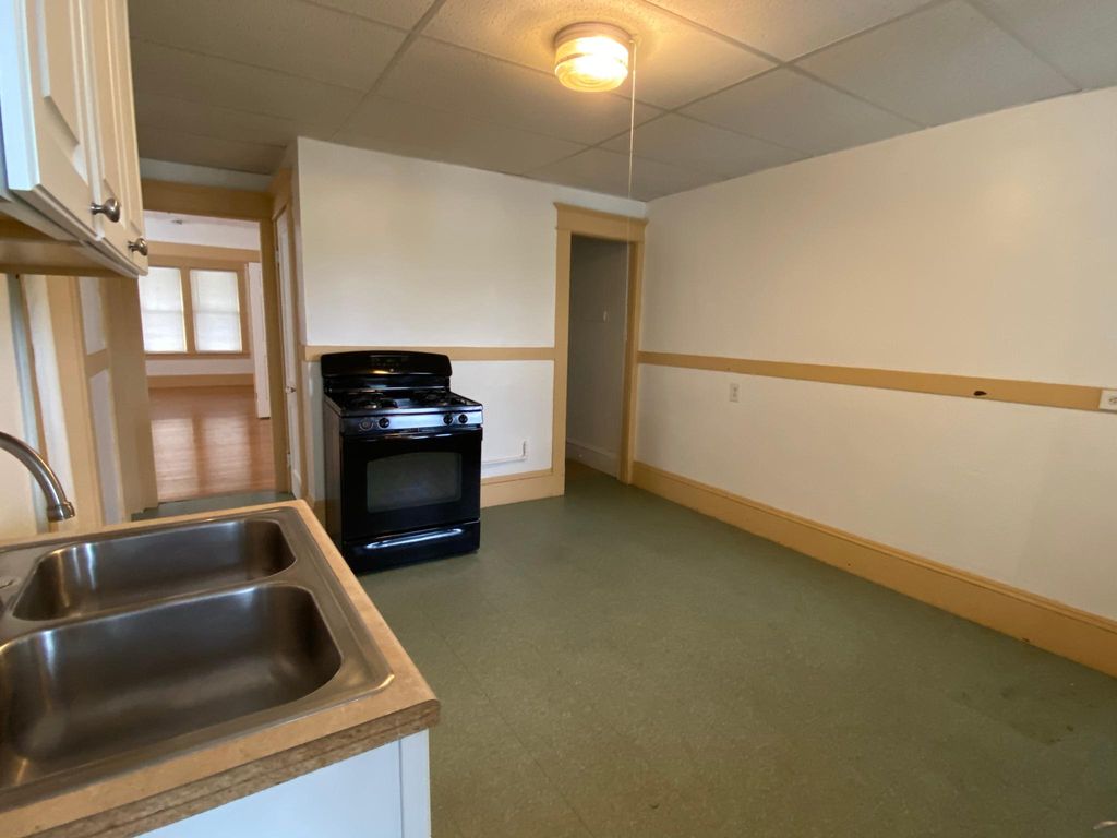 22 John St #3R, Chicopee, MA 01013