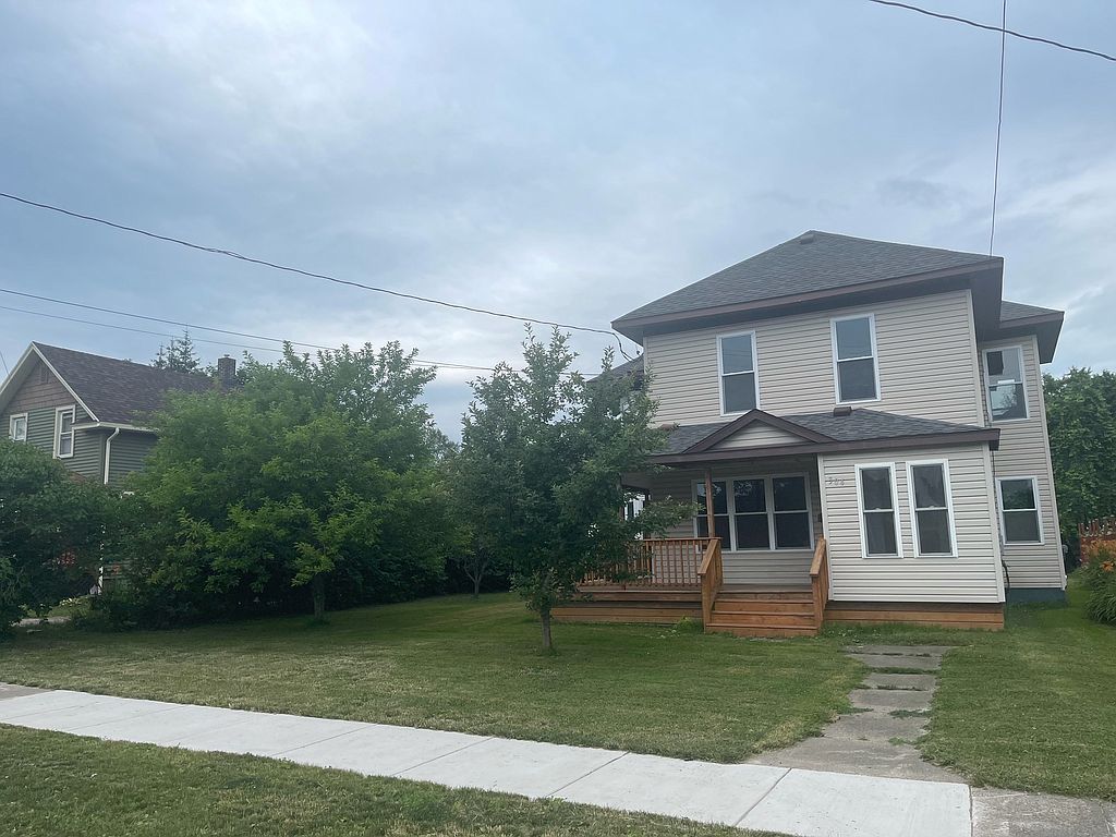 304 Barbeau St, Sault Sainte Marie, MI 49783