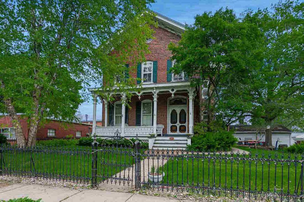 210 N Main St, Walcott, IA 52773 Trulia