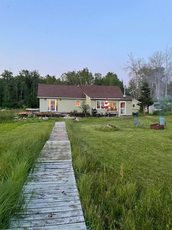 2830 S Westshore Dr, Sault Sainte Marie, MI 49783