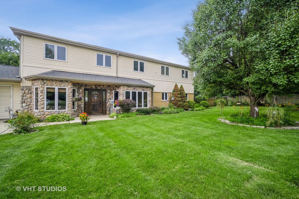 914 Wedel Ln, Glenview, IL 60025