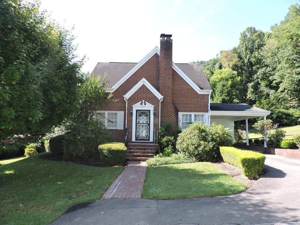 572 Bowlin St, Damascus, VA 3 Bed, 2 Bath SingleFamily Home 24