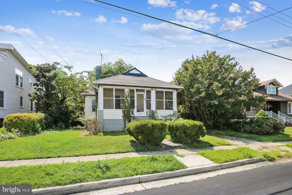 1020 19th St S, Arlington, VA 22202
