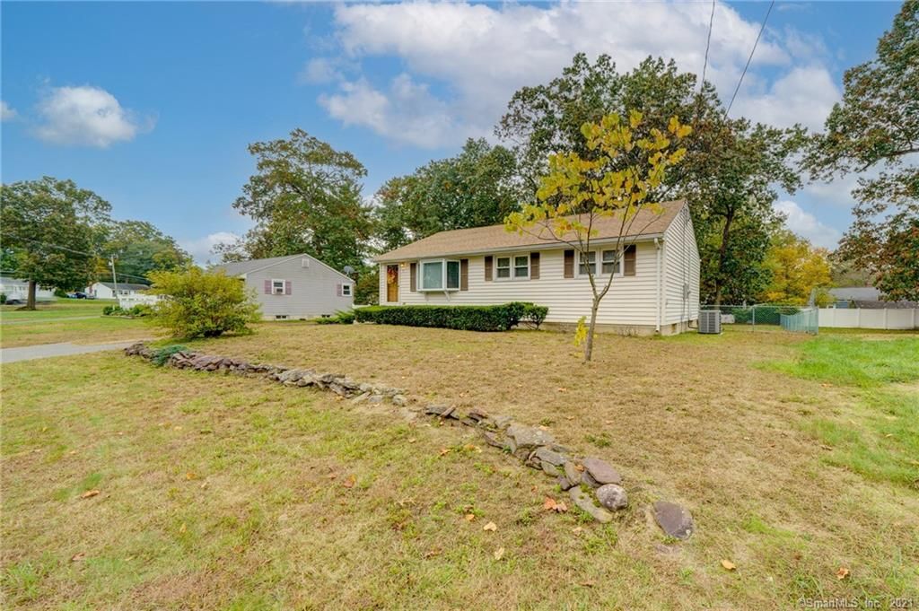 5 Ellis Rd, Enfield, CT 06082