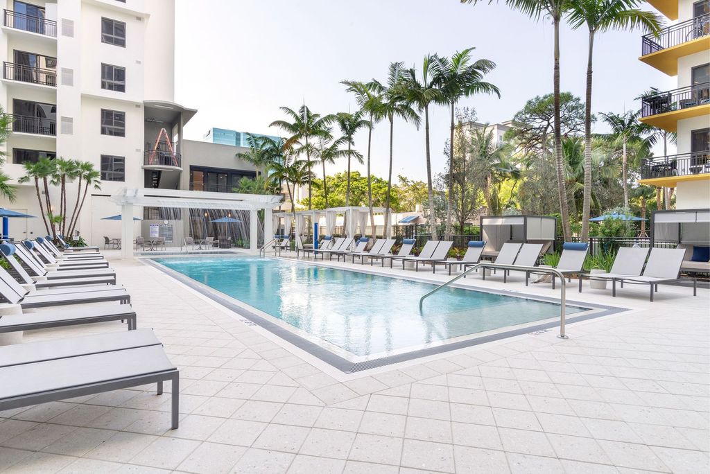 120 NE 4th St, Fort Lauderdale, FL 33301