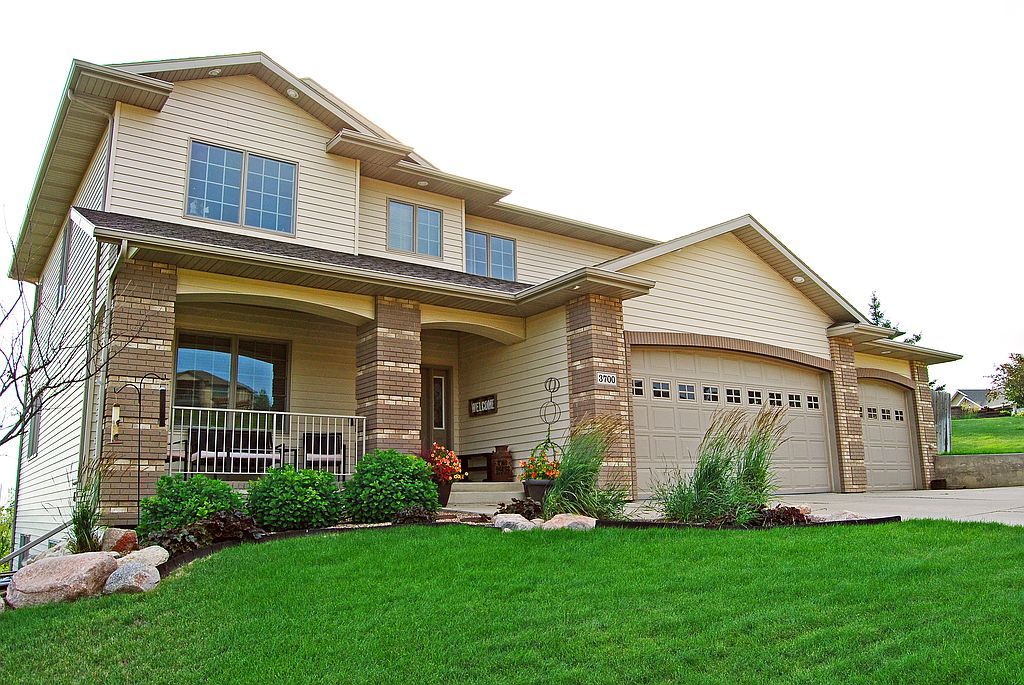 3700 Daytona Dr, Bismarck, ND 58503