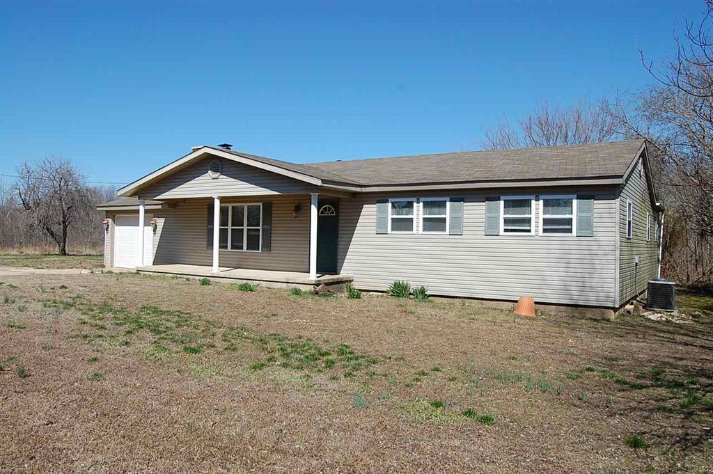 7 Batson Lake Ln, Poplar Bluff, MO 63901