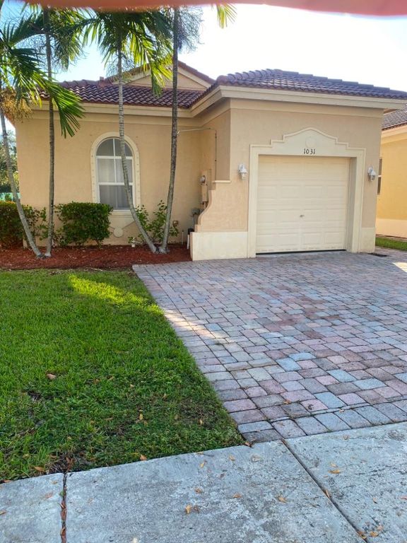 1031 NE 37th Pl, Homestead, FL 33033