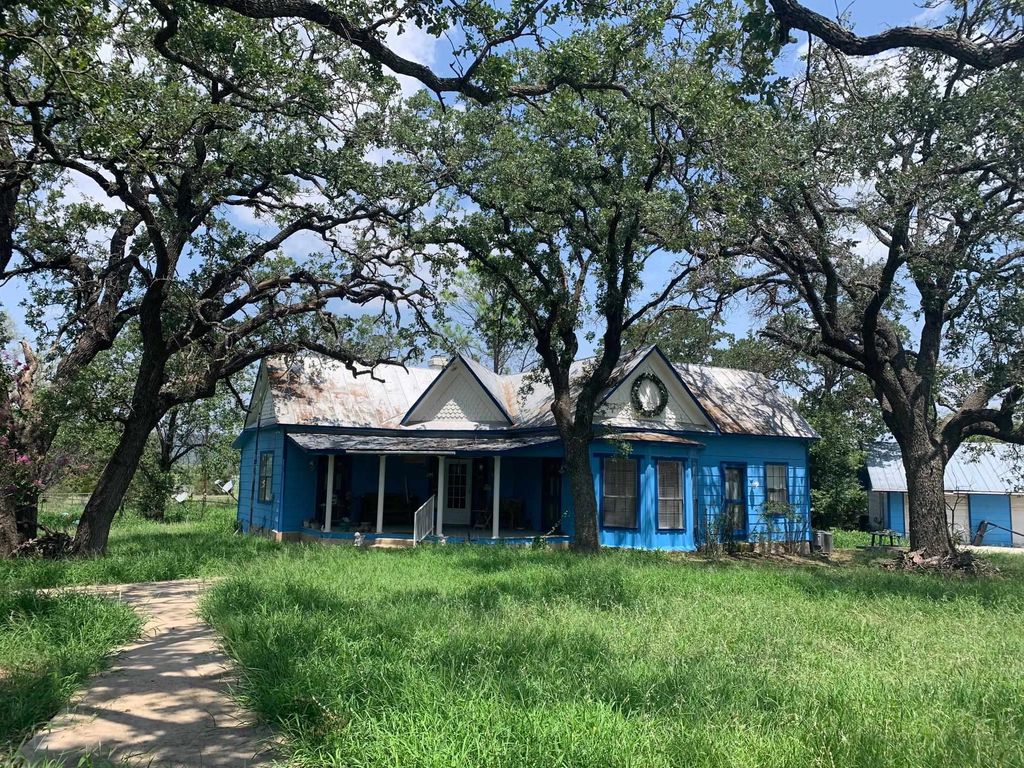 17558 College St, Pontotoc, TX 76869