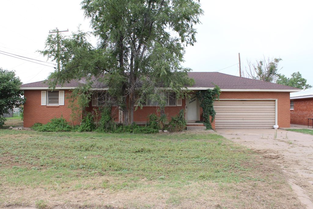 502 NW 7th St, Tulia, TX 79088
