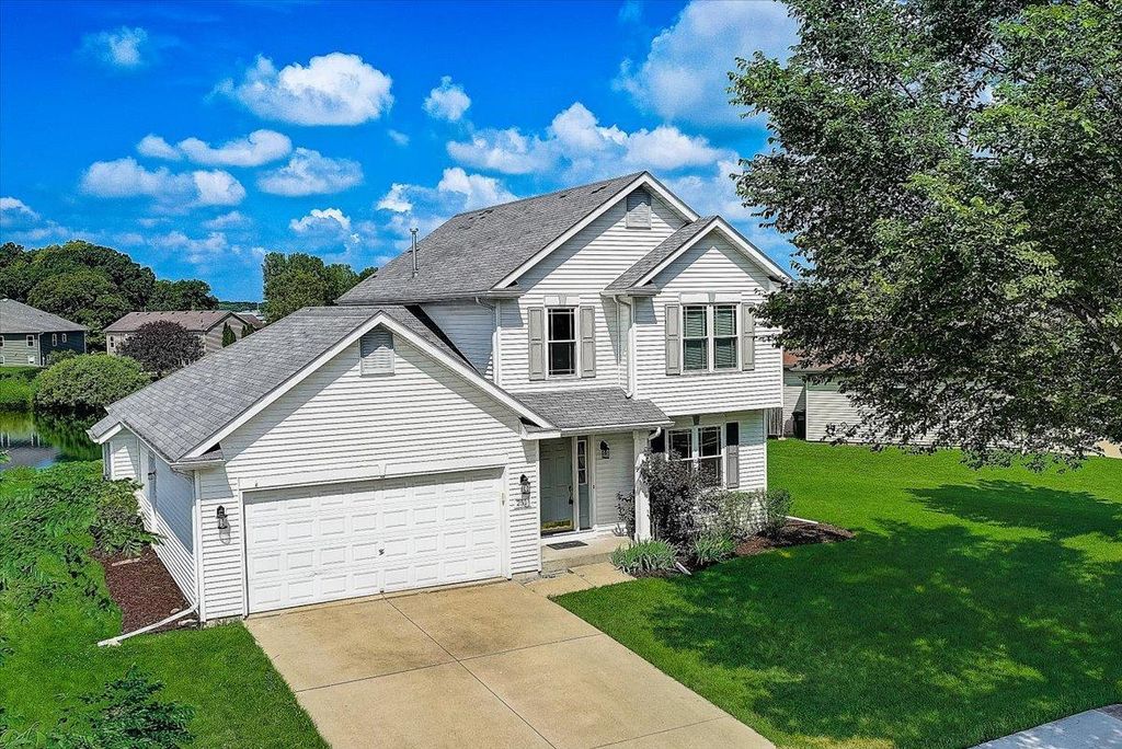 251 Stonefield Dr, Lake Mills, WI 53551