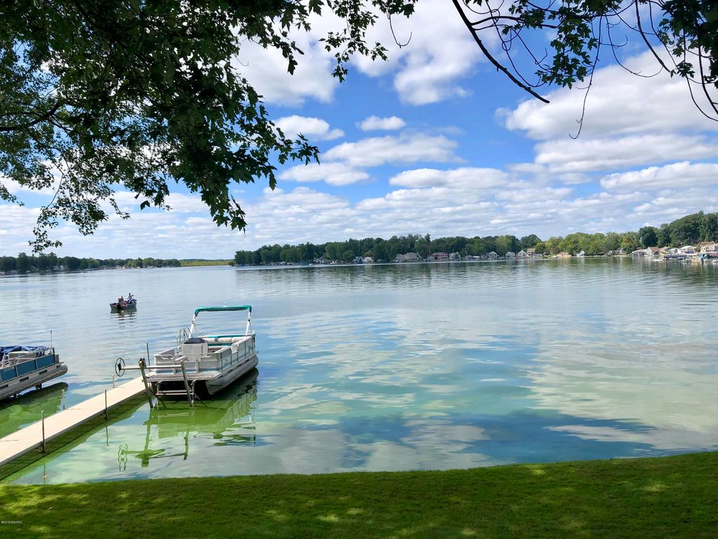 6176 Sunset Bch, Lake Odessa, MI 3 Bed, 2 Bath SingleFamily Home