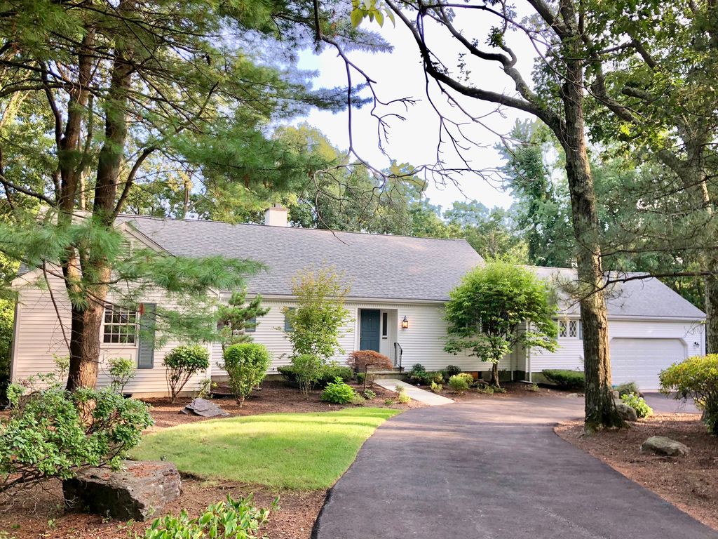 110 Albion Rd, Wellesley, MA 02481