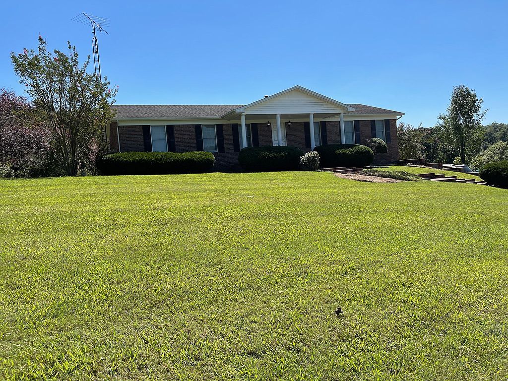 246 Valley View Dr, Morgantown, KY 42261