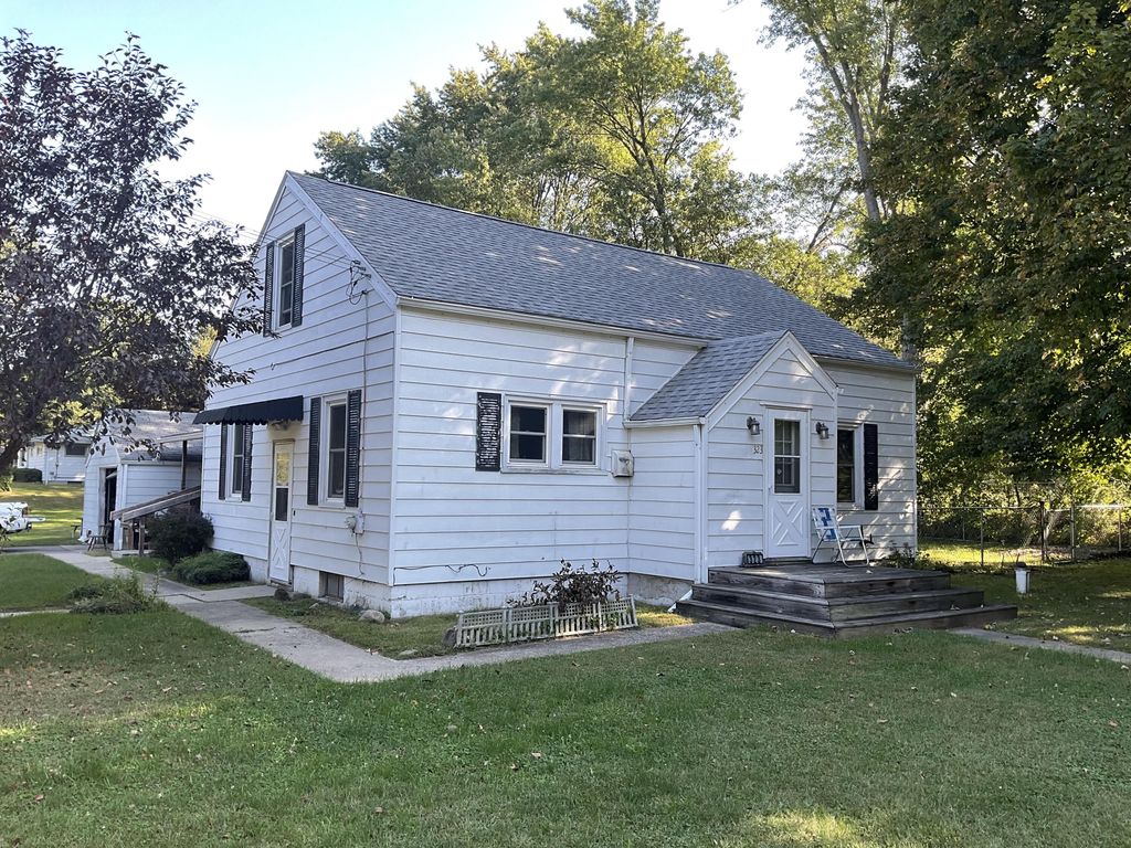 323 Morgan Rd E, Battle Creek, MI 49037