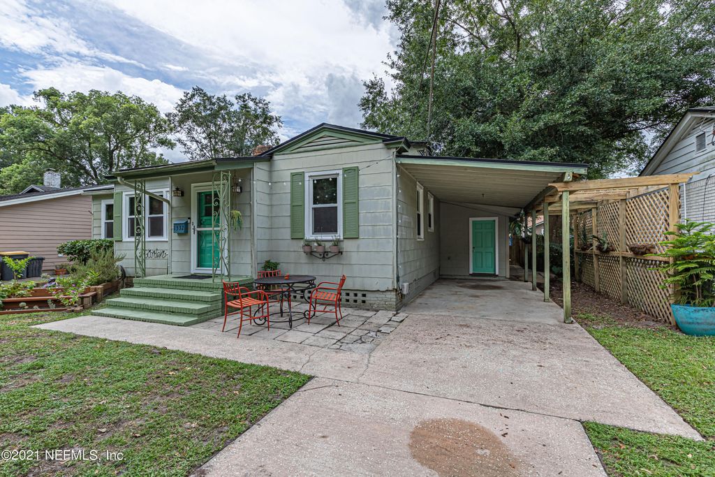 1532 Charon Rd, Jacksonville, FL 32205