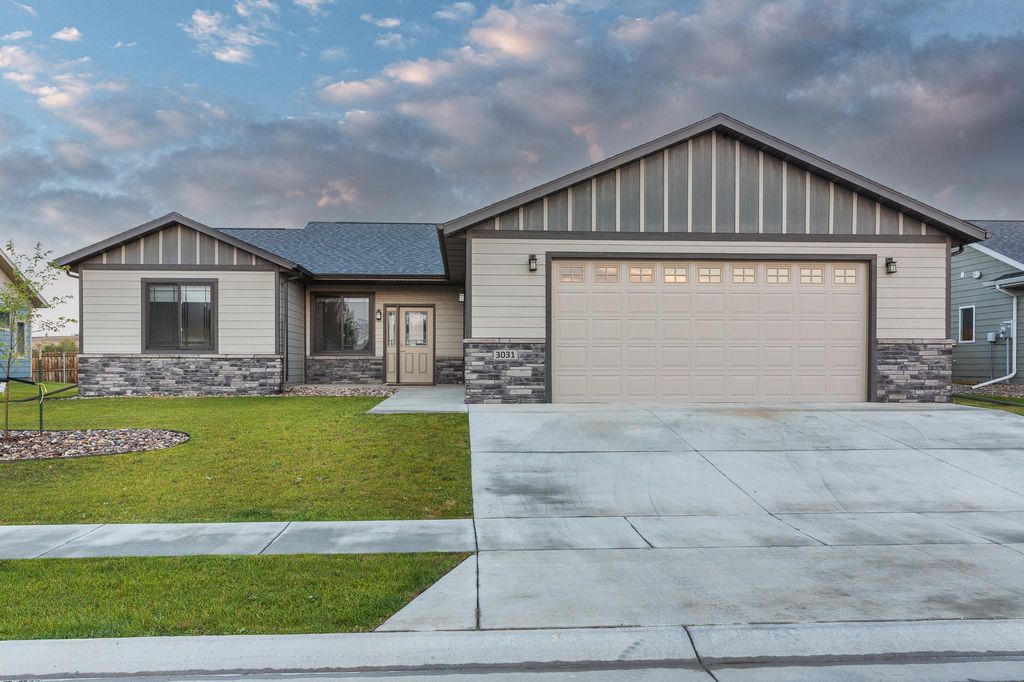 3031 Hazelnut Ln, Rapid City, SD 57703