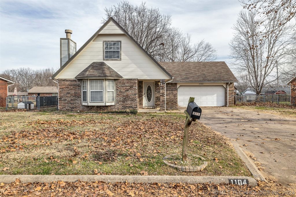 1104 S  Florence Ave, Claremore, OK 74017