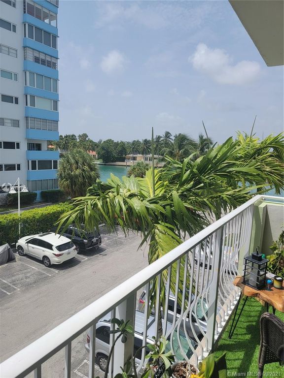 10350 W Bay Harbor Dr #3N, Miami Beach, FL 33154