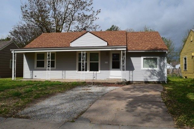 2121 S Palisade Ave, Wichita, KS 67213