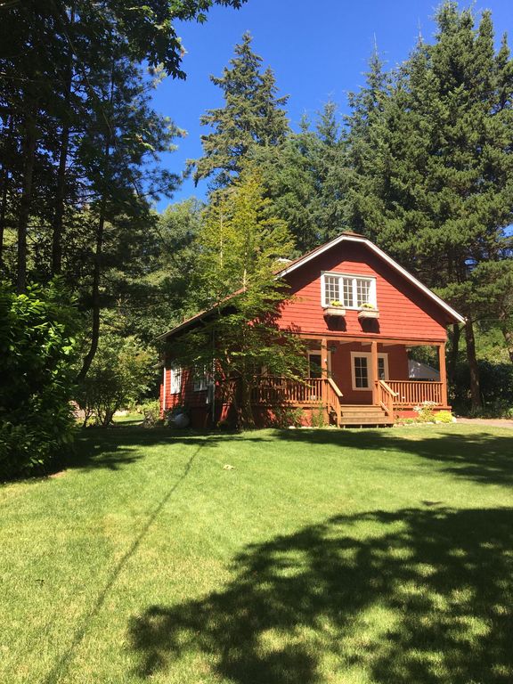 12469 Sunrise Dr NE, Bainbridge Island, WA 98110
