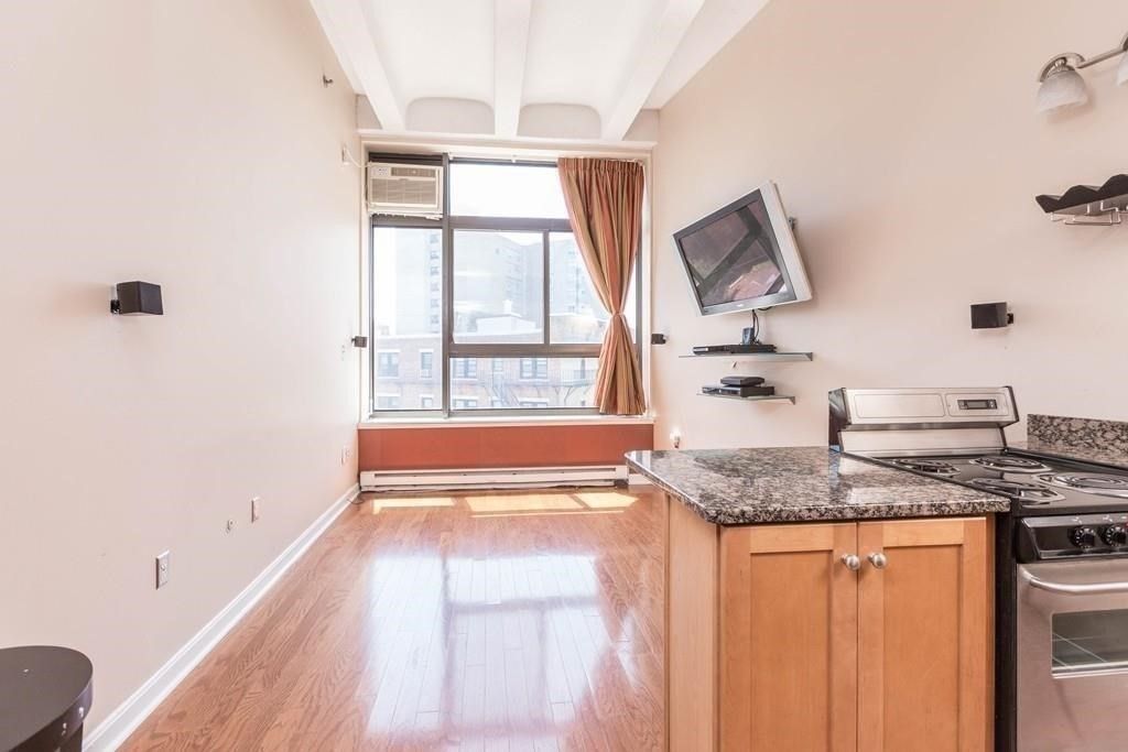 12 Stoneholm St #418, Boston, MA 02115