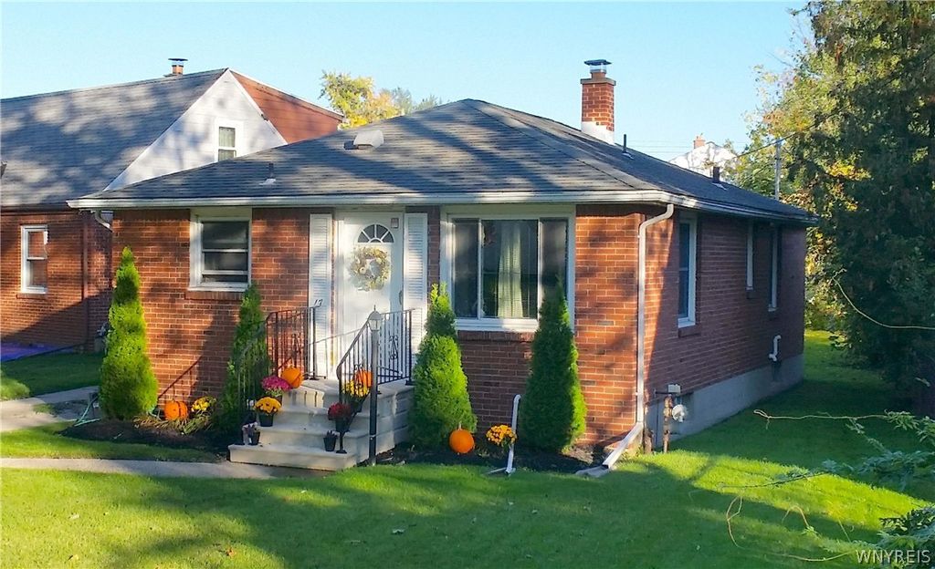 17 Welwyn Cir, Buffalo, NY 14223