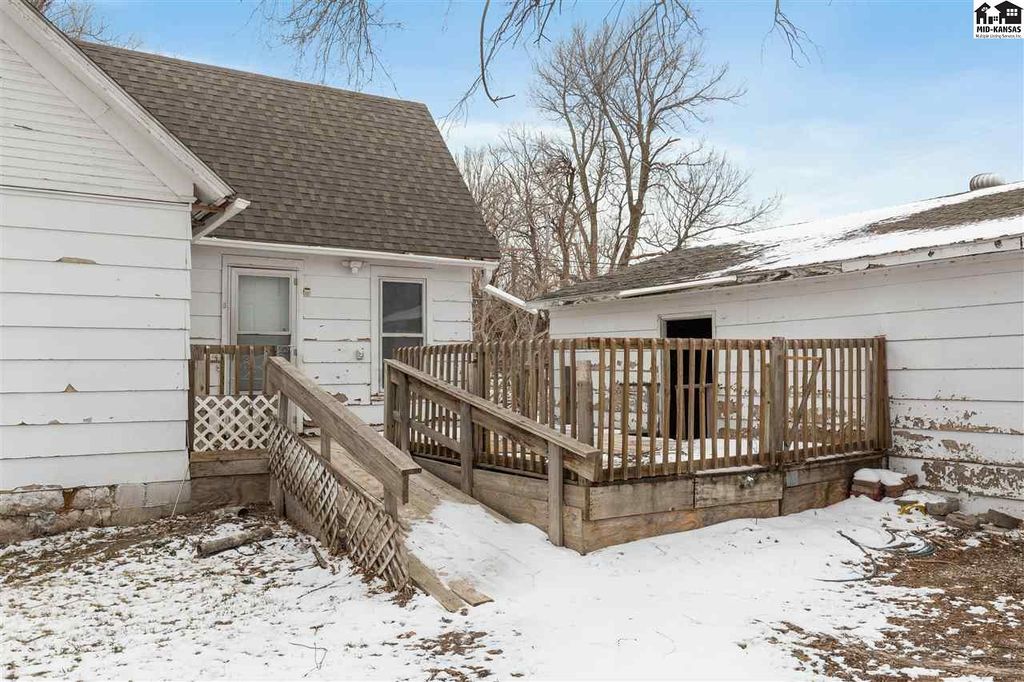 723 E Commercial St, Lyons, KS 67554 4 Bed, 1 Bath SingleFamily Home