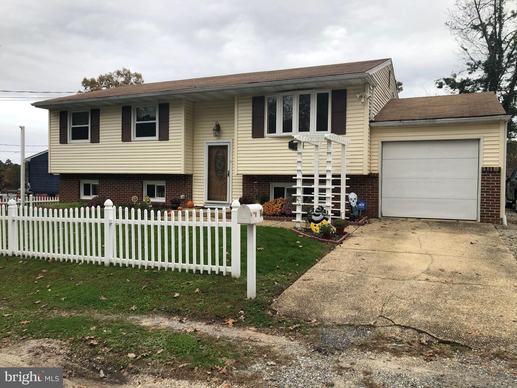 14 Bee St, Browns Mills, NJ 08015