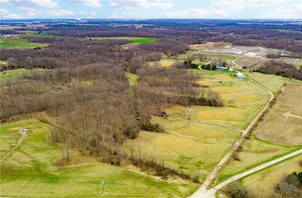 2275 E 2860th Ave, Beecher City, IL 3 Bed, 3 Bath SingleFamily Home