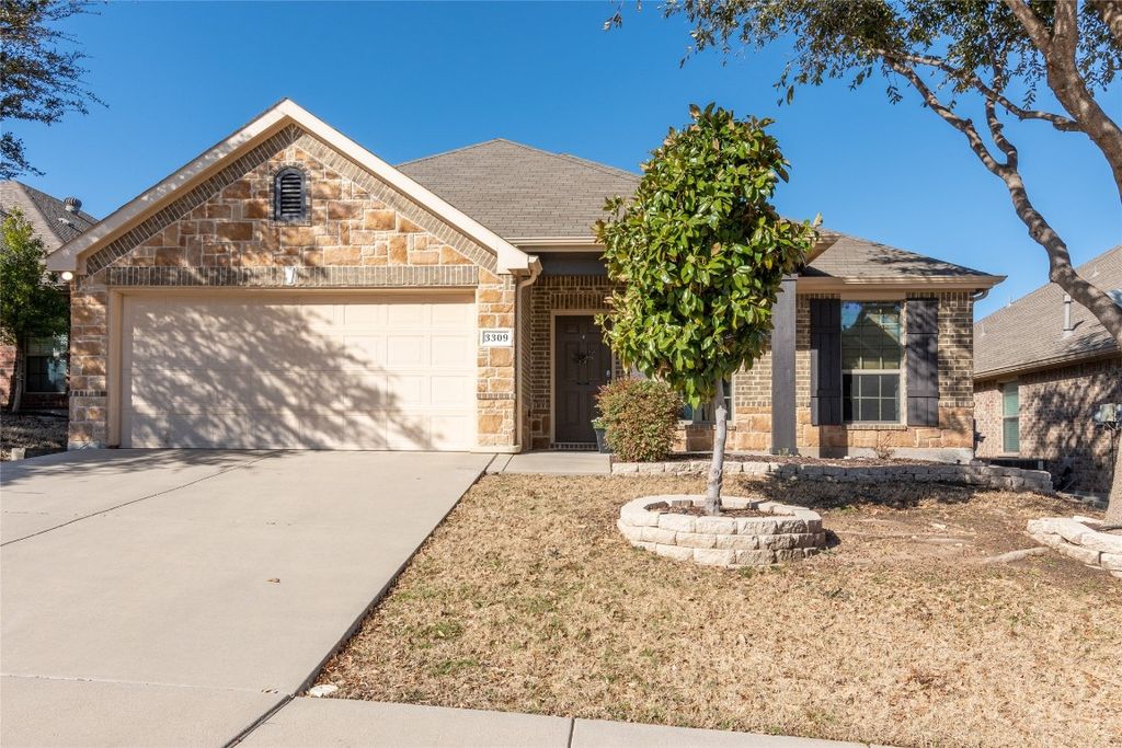 3309 Lone Brave Dr, Fort Worth, TX 76244