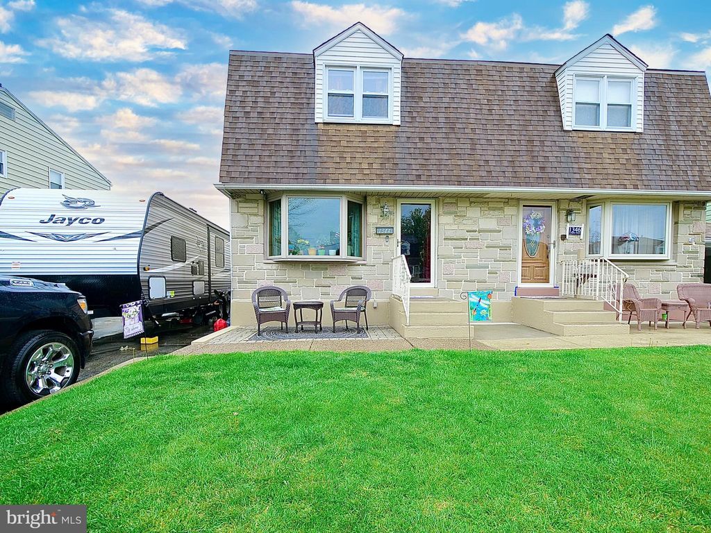 1344 Langley St, Trainer, PA 19061