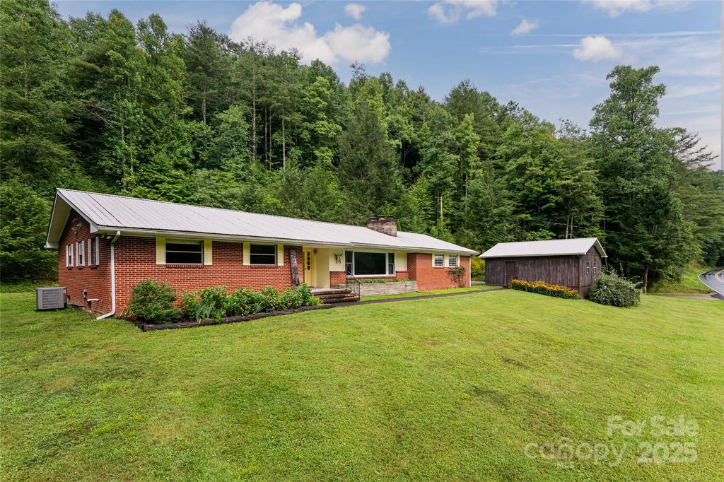 6775 State Highway 208, Marshall, NC 28753