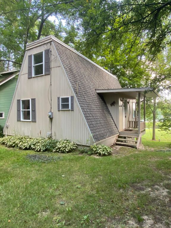 1925 Horst Rd, Quincy, MI 49082