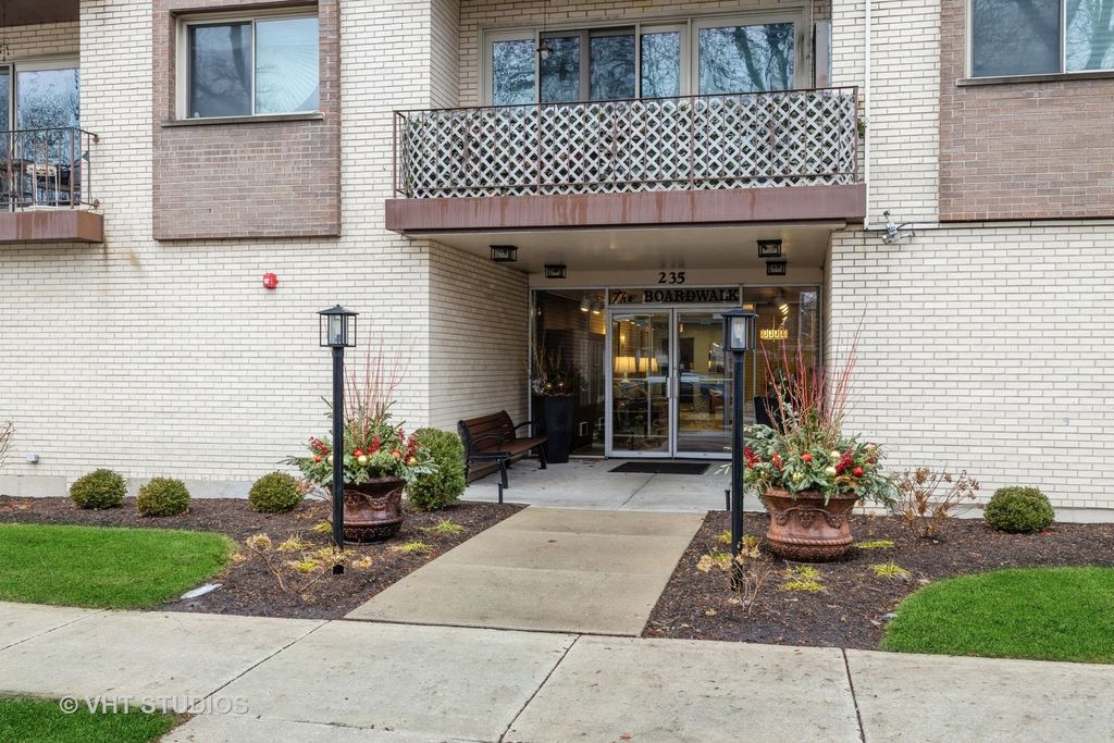 235 Marengo Ave #5F, Forest Park, IL 60130