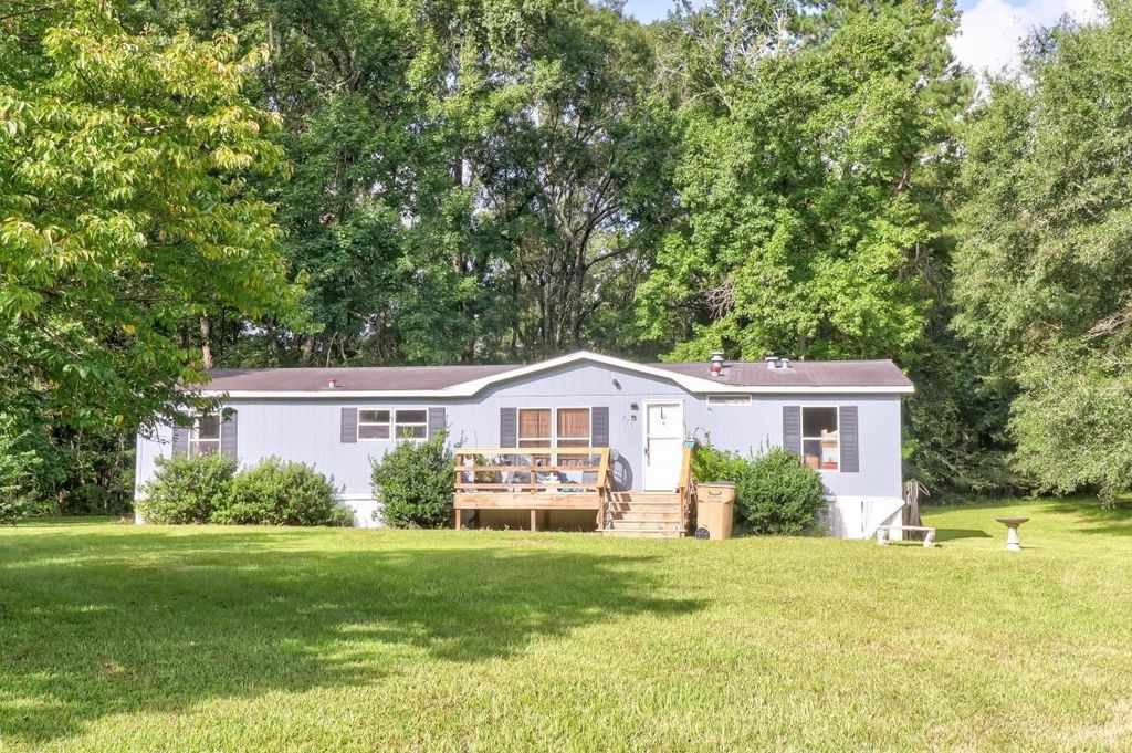 271 Hickory Cir, Springfield, GA 31329